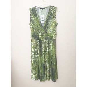 Green print sleeveless dress.
